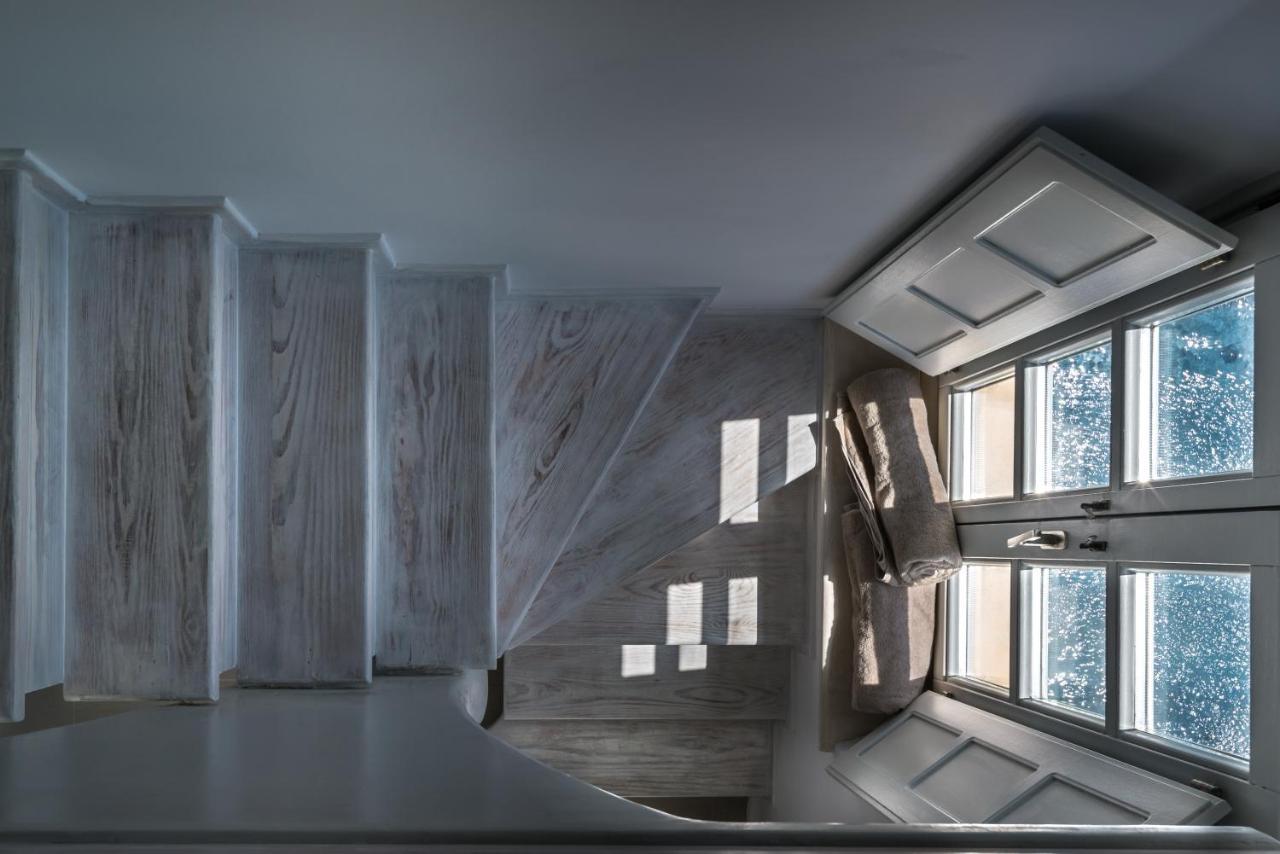 Nefeles Luxury Suites Fira  Ngoại thất bức ảnh